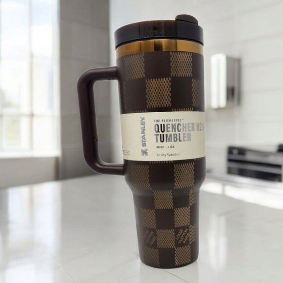 Stanley Quencher H2.0 Tumbler - Black and Gold - Picture 4 of 6